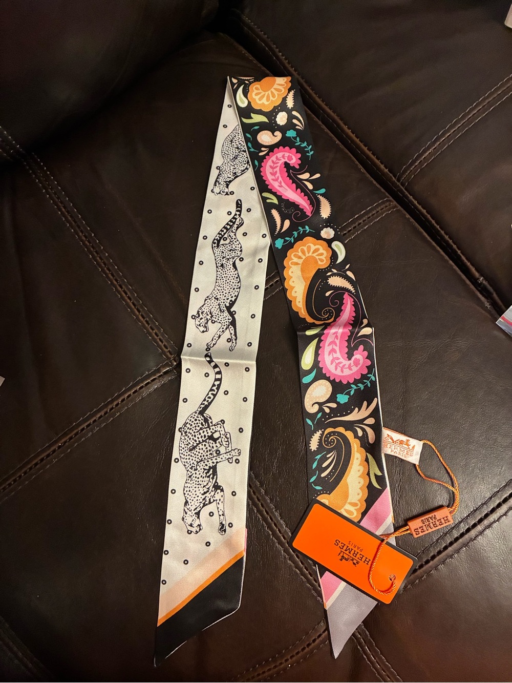 ✨Hermes. Guepards Twilly Scarf 100% Silk